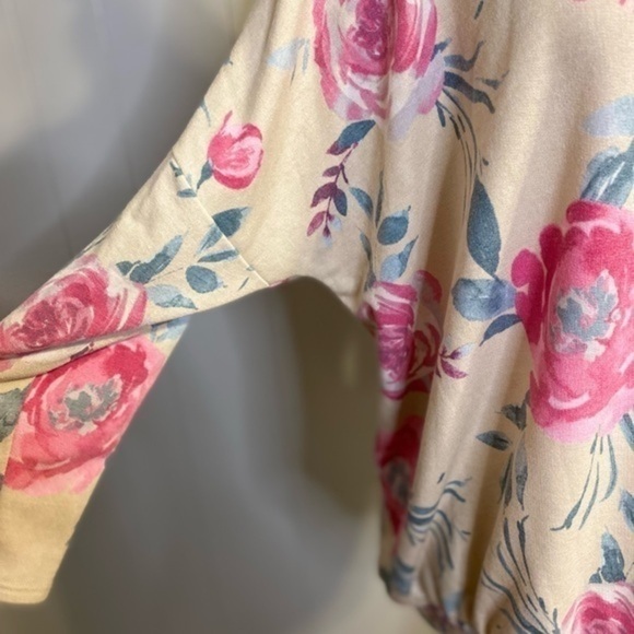Honeyme Floral Dolman Sleeve Top NWT‎ - Picture 4 of 11